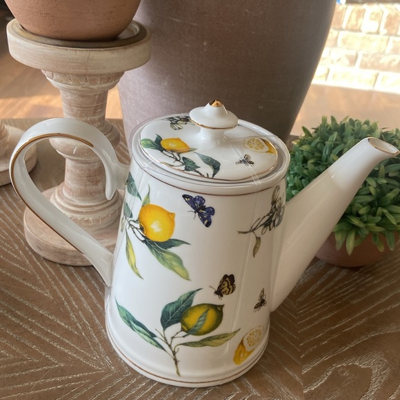 NEW! Cottage Lemon & Butterfly Honey Bee Porcelain Tea Pot - Picture 11 of 12